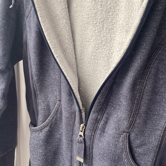 Zella Hoodie- size small - Picture 4 of 4